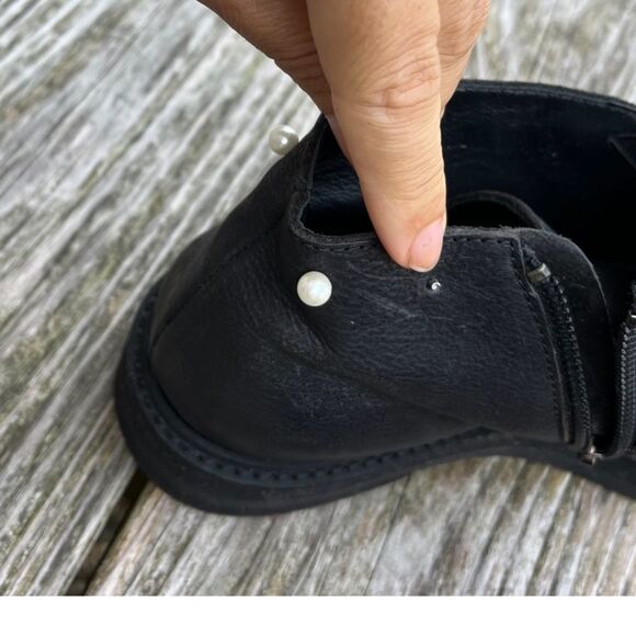 LD Tuttle Pearl Trim Black Leather Booties 7 - Picture 5 of 12